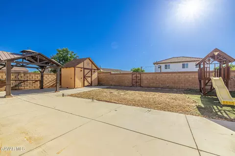 Exterior - 45123 Palm Ln, Lancaster, CA 93535 photo 7 of 12