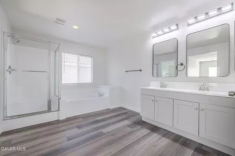 Bath - 45123 Palm Ln, Lancaster, CA 93535 photo 5 of 6