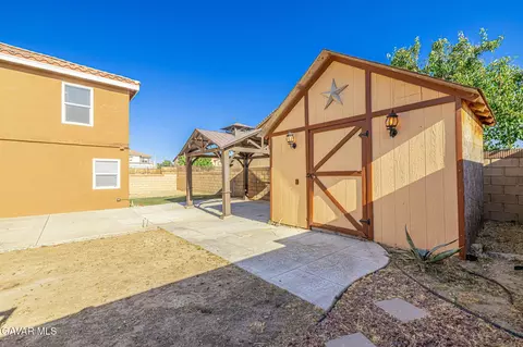 Exterior - 45123 Palm Ln, Lancaster, CA 93535 photo 8 of 12