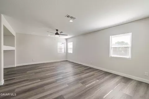 Living - 45123 Palm Ln, Lancaster, CA 93535 photo 4 of 7