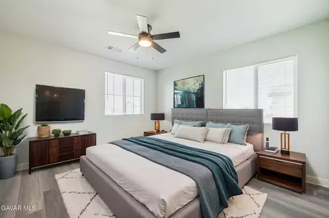Bedroom - 45123 Palm Ln, Lancaster, CA 93535 photo 7 of 12