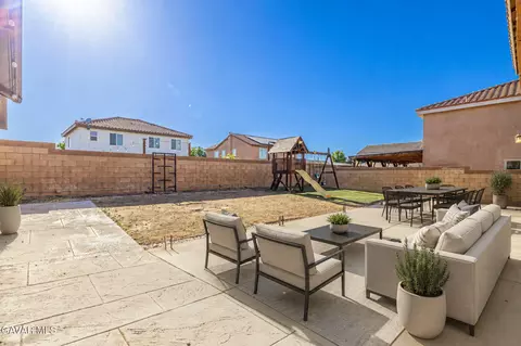 Exterior - 45123 Palm Ln, Lancaster, CA 93535 photo 5 of 12