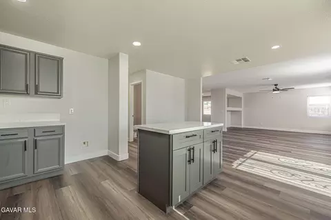 Kitchen - 45123 Palm Ln, Lancaster, CA 93535 photo 3 of 4