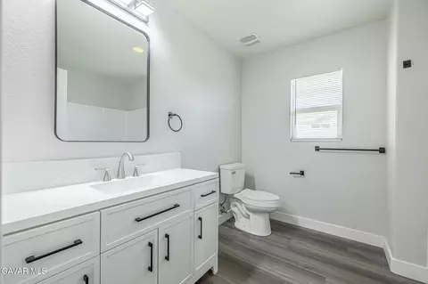 Bath - 45123 Palm Ln, Lancaster, CA 93535 photo 2 of 6