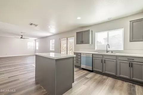 Kitchen - 45123 Palm Ln, Lancaster, CA 93535 photo 4 of 4