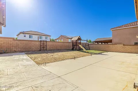 Exterior - 45123 Palm Ln, Lancaster, CA 93535 photo 6 of 12