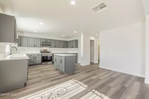 Kitchen - 45123 Palm Ln, Lancaster, CA 93535 photo 1 of 4