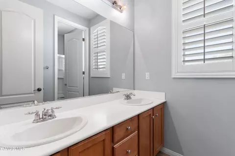 Bath - 41530 Yew St, Lancaster, CA 93536 photo 1 of 5