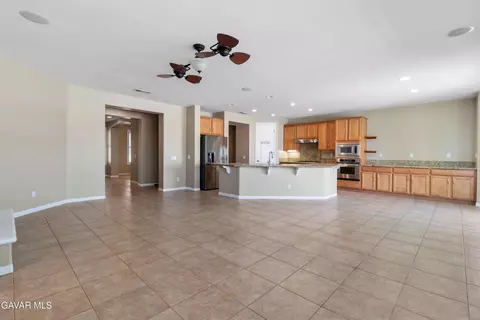 Living - 41530 Yew St, Lancaster, CA 93536 photo 2 of 5