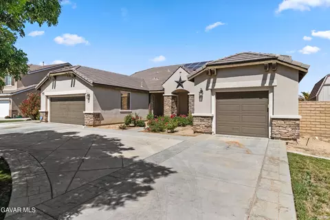 Exterior - 41530 Yew St, Lancaster, CA 93536 photo 2 of 10