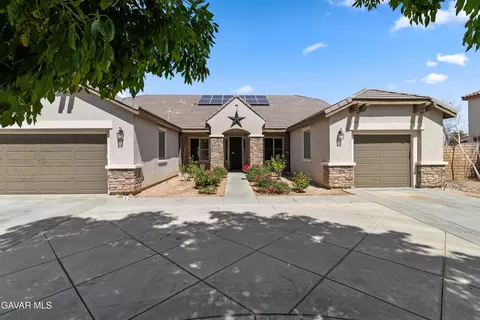Exterior - 41530 Yew St, Lancaster, CA 93536 photo 3 of 10