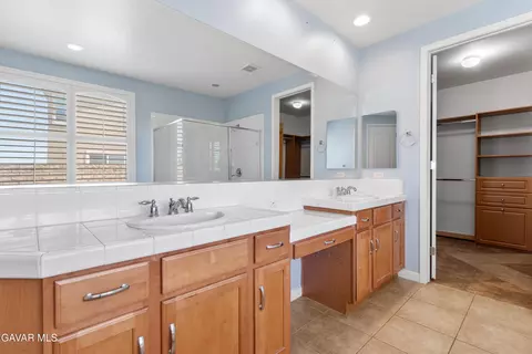 Bath - 41530 Yew St, Lancaster, CA 93536 photo 4 of 5