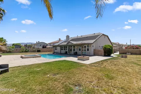 Exterior - 41530 Yew St, Lancaster, CA 93536 photo 8 of 10