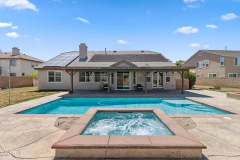 Exterior - 41530 Yew St, Lancaster, CA 93536 photo 7 of 10