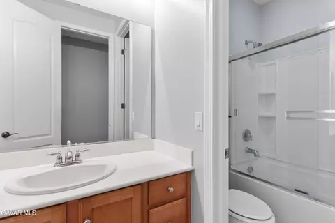 Bath - 41530 Yew St, Lancaster, CA 93536 photo 2 of 5