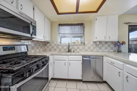 Kitchen - 40554 E 152nd St, Lancaster, CA 93535 photo 2 of 2
