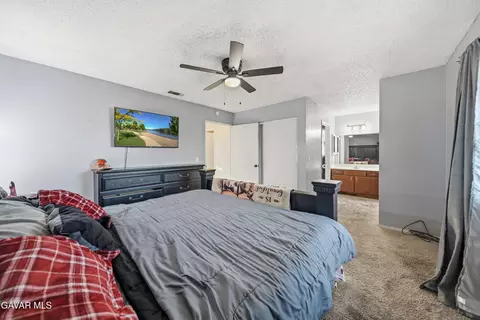 Bedroom - 40554 E 152nd St, Lancaster, CA 93535 photo 4 of 4