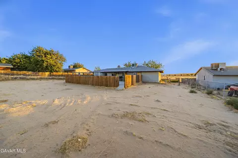 Exterior - 40554 E 152nd St, Lancaster, CA 93535 photo 5 of 5