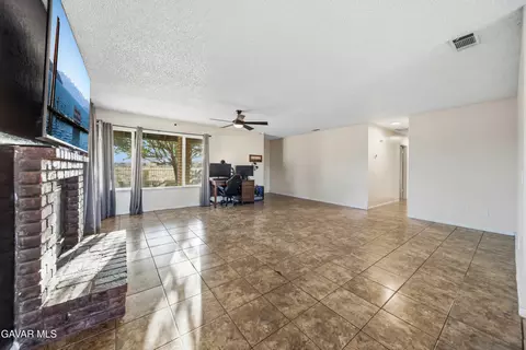 Living - 40554 E 152nd St, Lancaster, CA 93535 photo 1 of 2