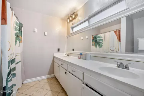 Bath - 43619 Steif St, Lancaster, CA 93535 photo 2 of 2