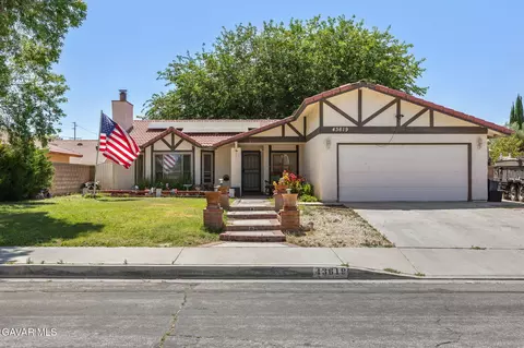 Exterior - 43619 Steif St, Lancaster, CA 93535 photo 4 of 7