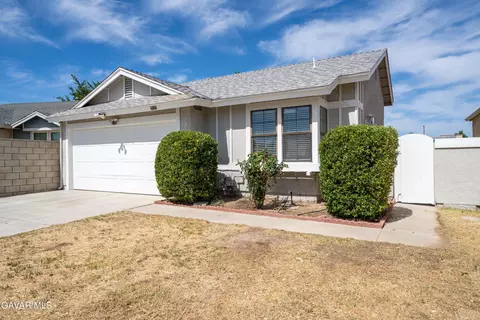 37137 E 26th St, Palmdale, CA 93550