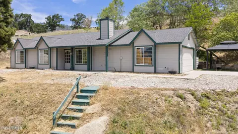 23500 Lakeview Dr, Tehachapi, CA 93561