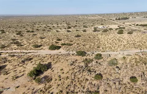 223 Rd St E, Llano, CA 93544 photo 2
