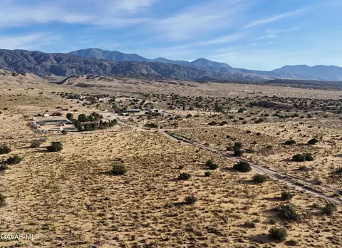 223 Rd St E, Llano, CA 93544 photo 10