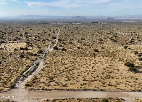 223 Rd St E, Llano, CA 93544 photo 6