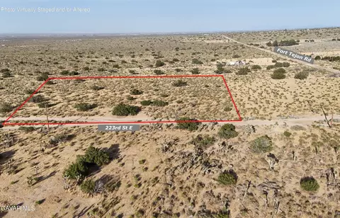 223 Rd St E, Llano, CA 93544
