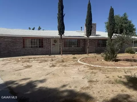 1525 W Avenue M, Lancaster, CA 93534
