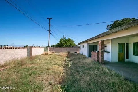 Exterior - 43835 2nd St E, Lancaster, CA 93535 photo 3 of 4