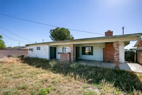Exterior - 43835 2nd St E, Lancaster, CA 93535 photo 2 of 4