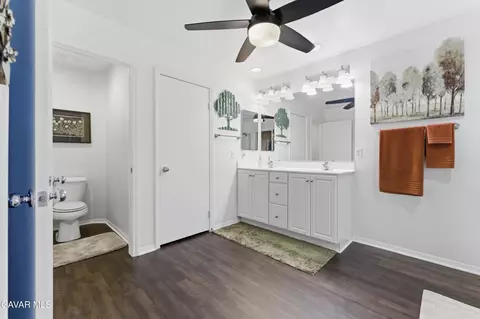 Bath - 1453 Ponderosa Dr, Tehachapi, CA 93561 photo 2 of 2