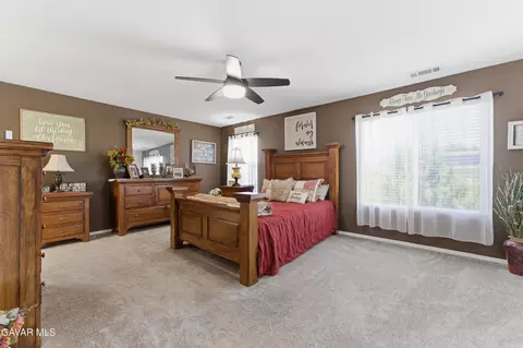 Bedroom - 1453 Ponderosa Dr, Tehachapi, CA 93561 photo 2 of 4