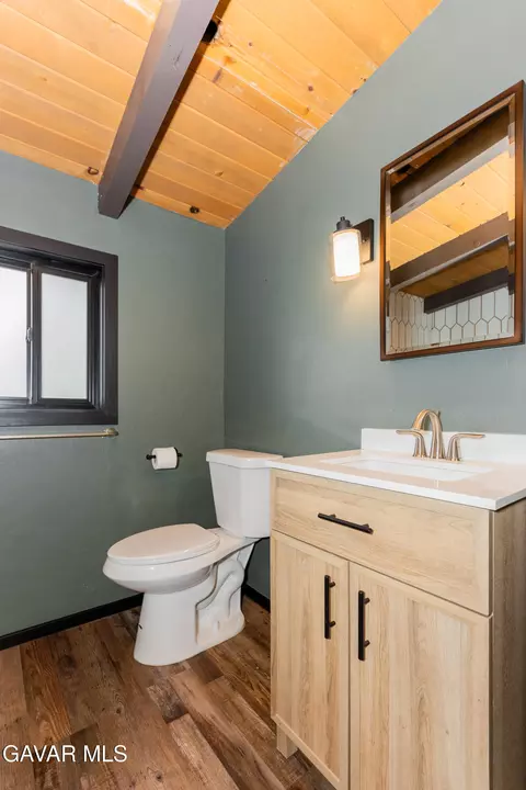 Bath - 27001 Medicine Bow Ct, Tehachapi, CA 93561 photo 2 of 2