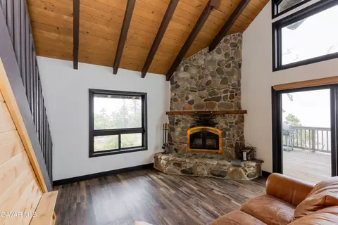 Living - 27001 Medicine Bow Ct, Tehachapi, CA 93561 photo 4 of 6