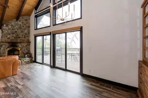 Living - 27001 Medicine Bow Ct, Tehachapi, CA 93561 photo 5 of 6
