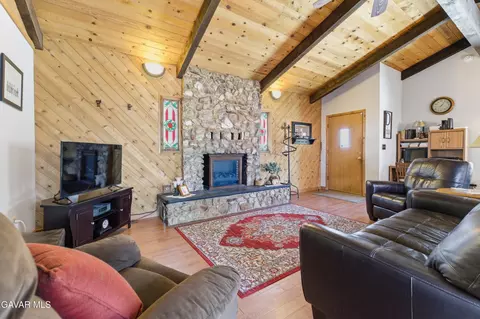 Living - 21404 Quail Springs Rd, Tehachapi, CA 93561 photo 1 of 2