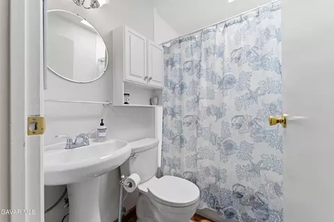 Bath - 21404 Quail Springs Rd, Tehachapi, CA 93561 photo 1 of 3