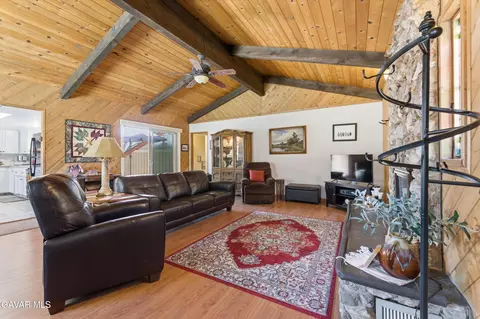 Living - 21404 Quail Springs Rd, Tehachapi, CA 93561 photo 2 of 2