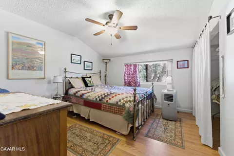 Bedroom - 21404 Quail Springs Rd, Tehachapi, CA 93561 photo 4 of 4