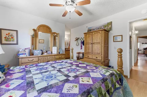 Bedroom - 21404 Quail Springs Rd, Tehachapi, CA 93561 photo 3 of 4
