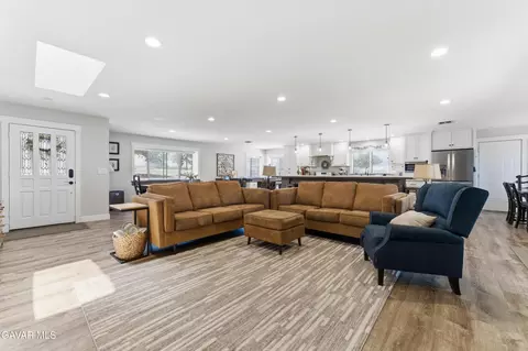 Living - 22731 Camp Dr, Tehachapi, CA 93561 photo 2 of 2