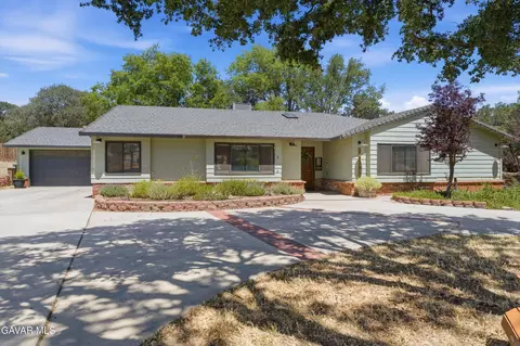 Exterior - 22731 Camp Dr, Tehachapi, CA 93561 photo 2 of 9
