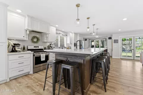 Kitchen - 22731 Camp Dr, Tehachapi, CA 93561 photo 1 of 2