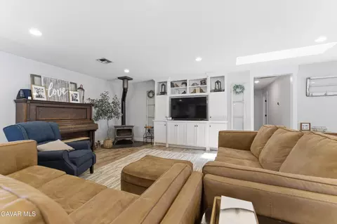 Living - 22731 Camp Dr, Tehachapi, CA 93561 photo 1 of 2