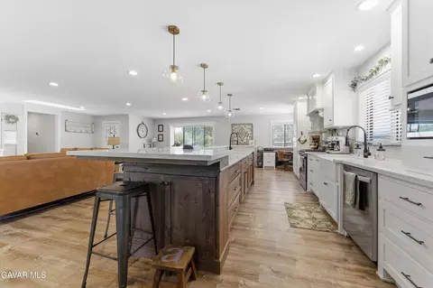 Kitchen - 22731 Camp Dr, Tehachapi, CA 93561 photo 2 of 2