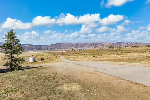 Exterior - 18888 Pellisier Rd, Tehachapi, CA 93561 photo 3 of 6